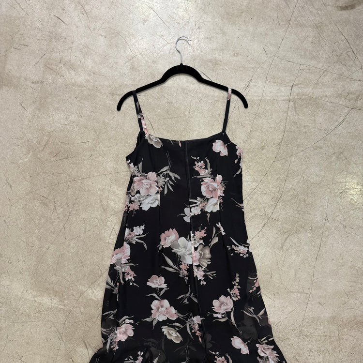 ORANGENES KLEID DER 70ER JAHRE