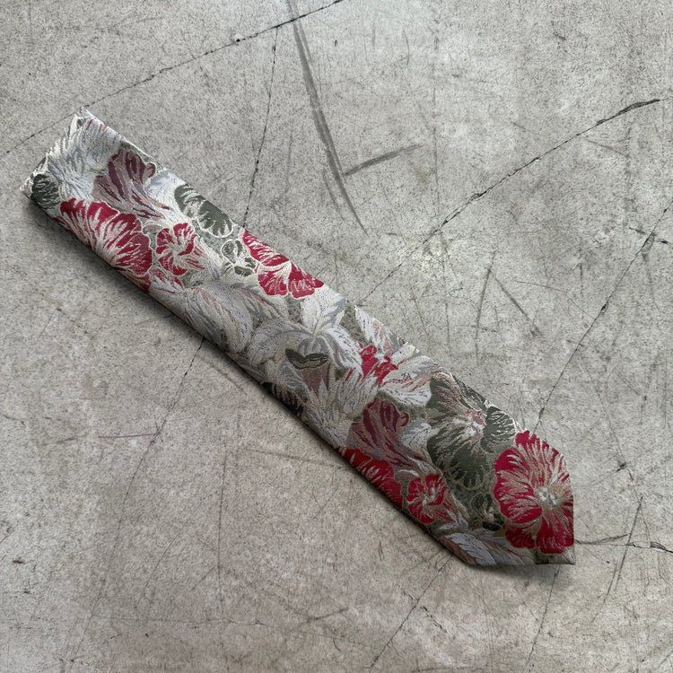 CORBATA FLORAL ODDITY