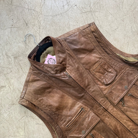 SCHWARZE LEDERWESTE MIT TASCHEN