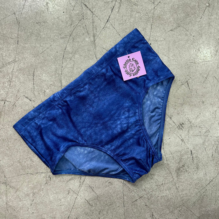 Blaue Badehose mit Batikmuster