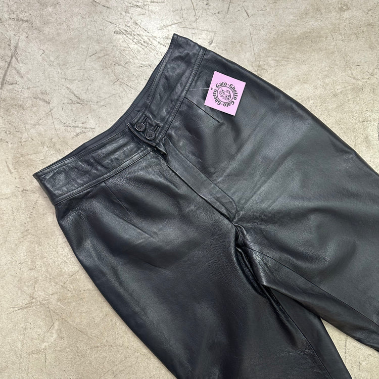 SCHWARZE LEDERHOSE III