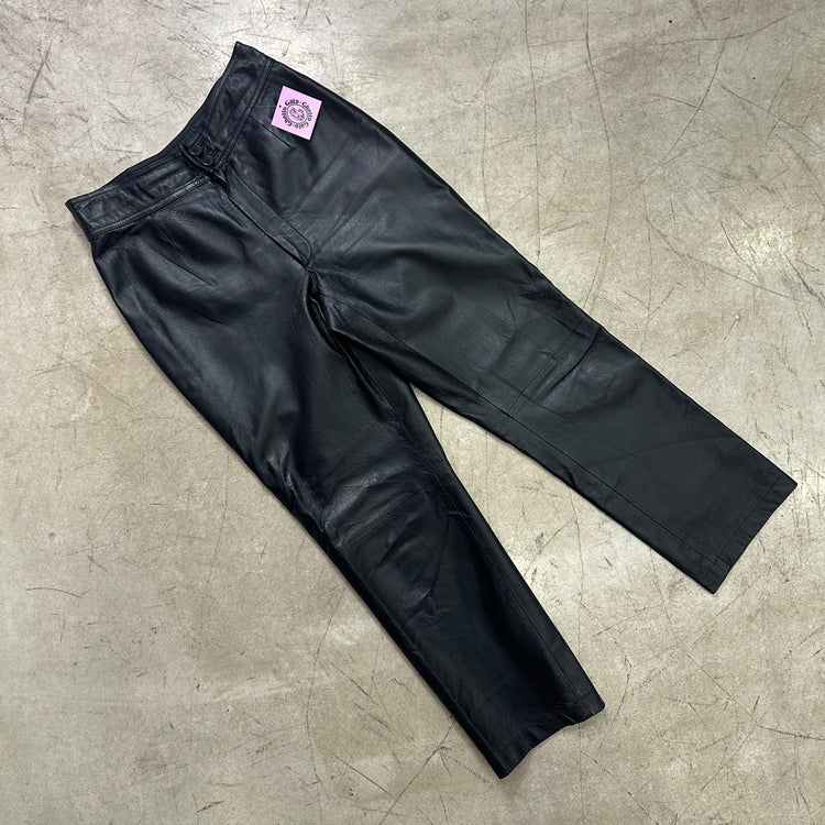 SCHWARZE LEDERHOSE III