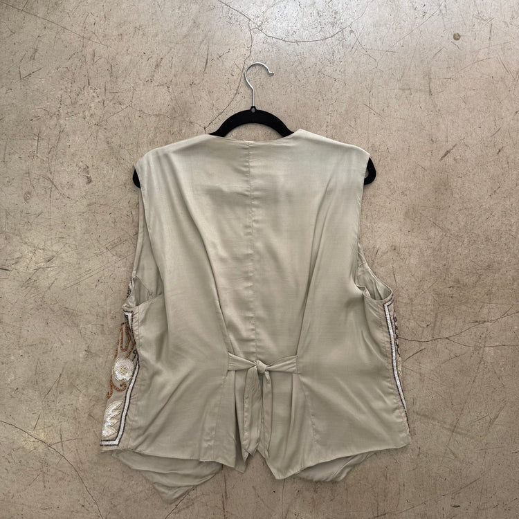 CHALECO BORDADO BEIGE