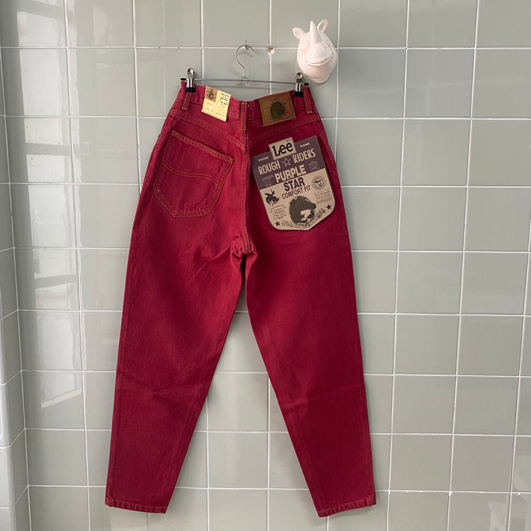 VAQUERO DARK RED LEE METAL TAG