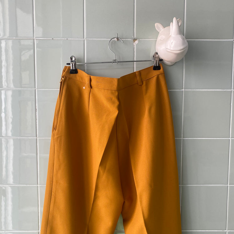 PANTALÓN PINZAS OCRE