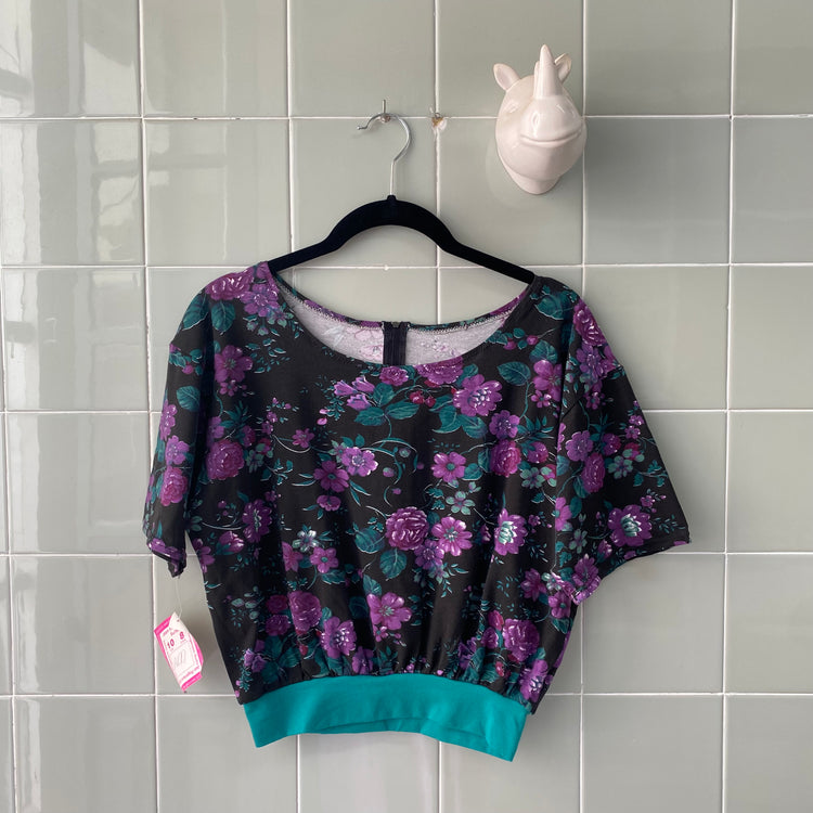 TOP CAMISETA FLORES BLACK