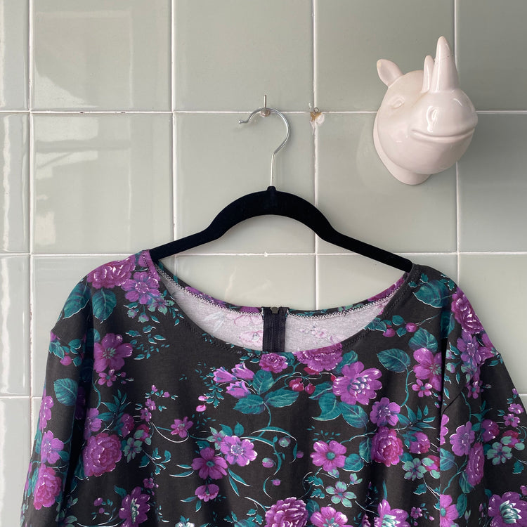 TOP CAMISETA FLORES BLACK