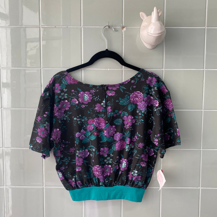 TOP CAMISETA FLORES BLACK