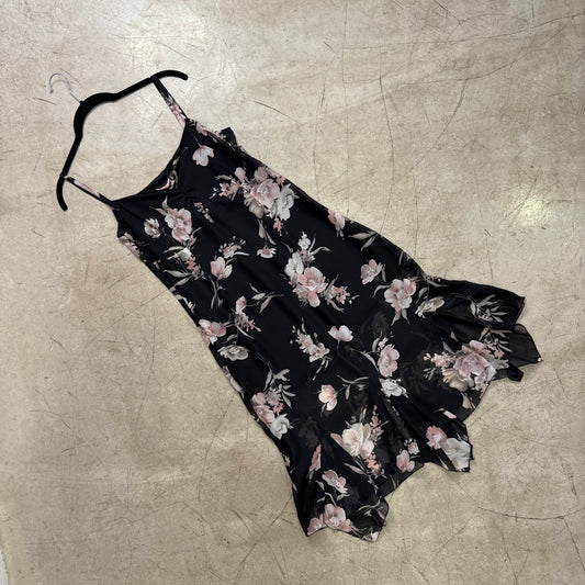 VESTIDO BLACK FLORAL VOLANTE