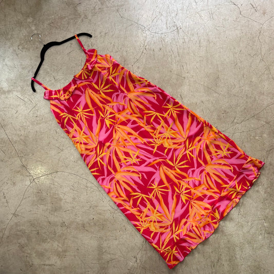 VESTIDO FUCSIA VOLANTES TROPICAL