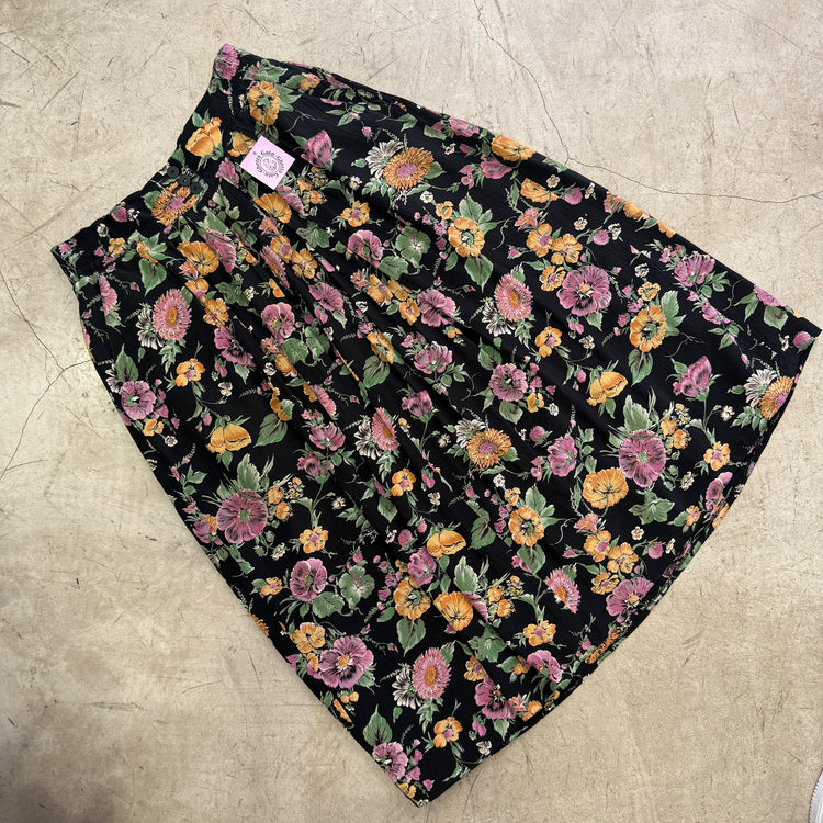 FALDA NEGRA FLORAL BOLSILLOS