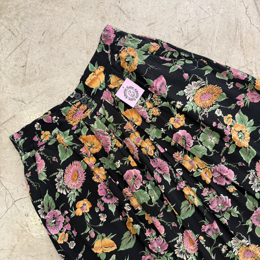FALDA NEGRA FLORAL BOLSILLOS