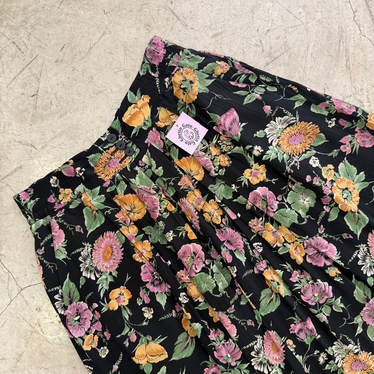 FALDA NEGRA FLORAL BOLSILLOS