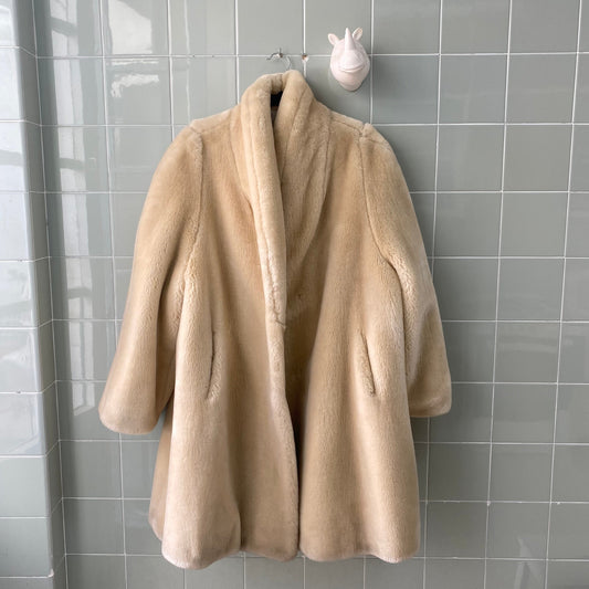 ABRIGO PELO SINTÉTICO BEIGE