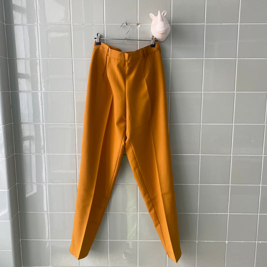 PANTALÓN PINZAS OCRE