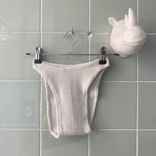BRAGUITA BAÑADOR MARFIL TEXTURA